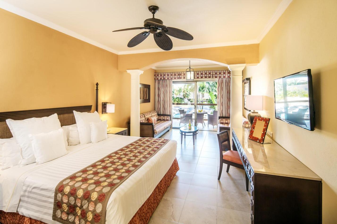 Suite Junior de nivel premium con vistas a la piscina (4 adultos + 1 niño)